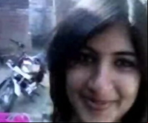 Desi gaon meh behan ki..
